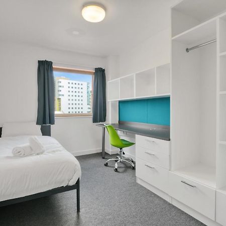 لوتون Central Single Room With Shared Kitchen In Luton المظهر الخارجي الصورة