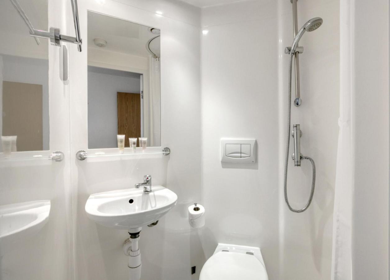 لوتون Central Single Room With Shared Kitchen In Luton المظهر الخارجي الصورة