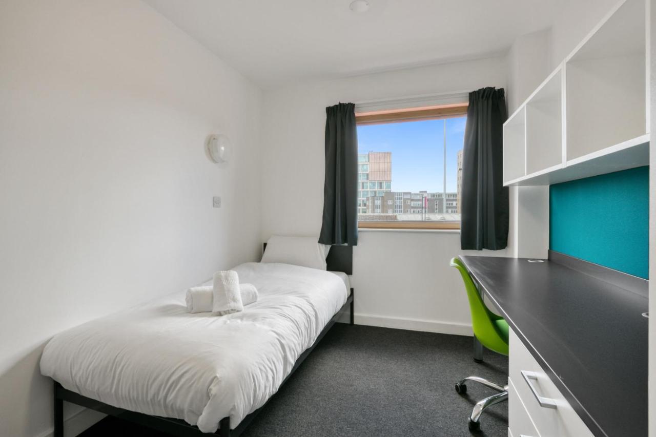 لوتون Central Single Room With Shared Kitchen In Luton المظهر الخارجي الصورة