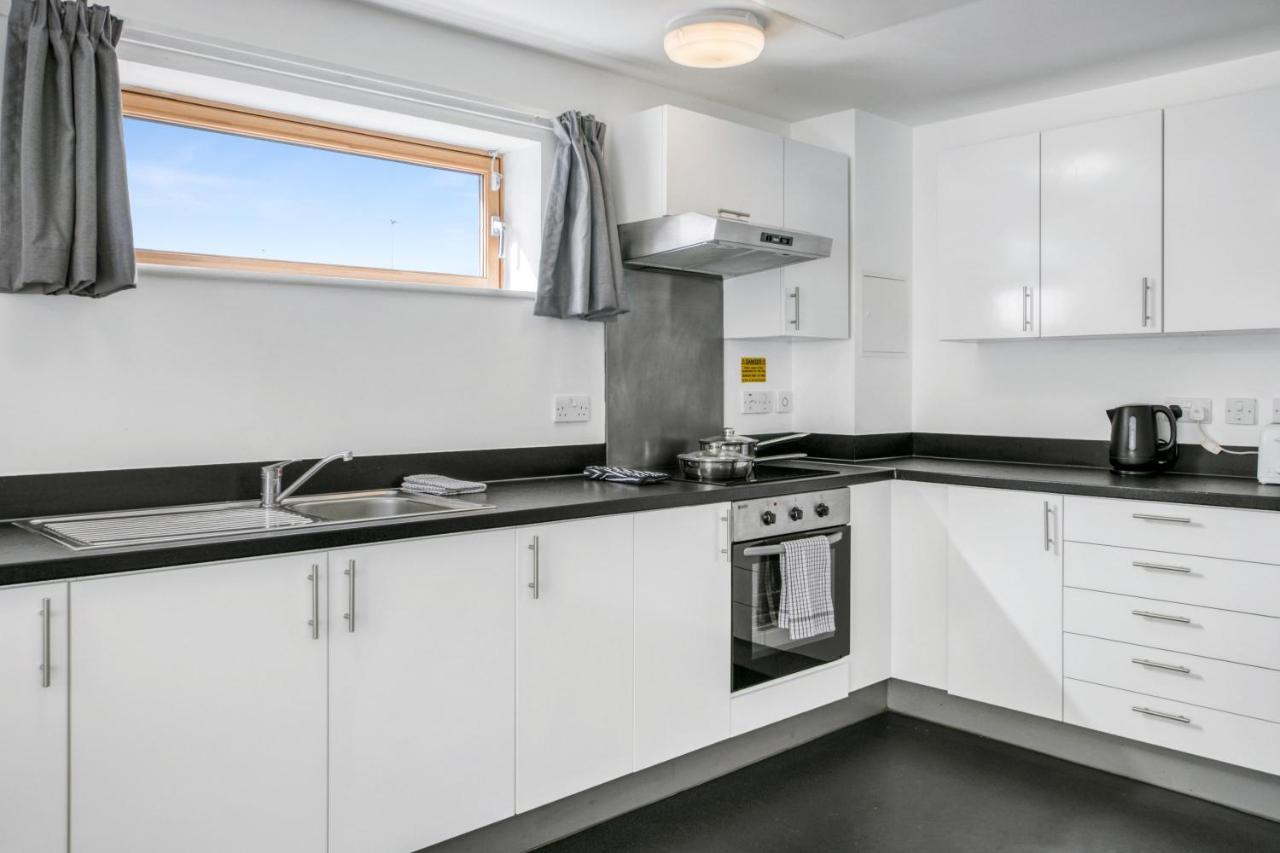لوتون Central Single Room With Shared Kitchen In Luton المظهر الخارجي الصورة