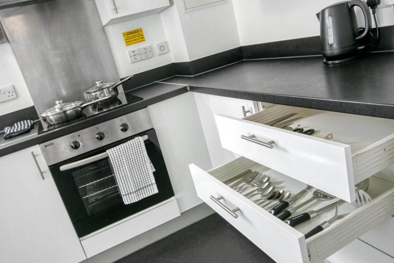 لوتون Central Single Room With Shared Kitchen In Luton المظهر الخارجي الصورة