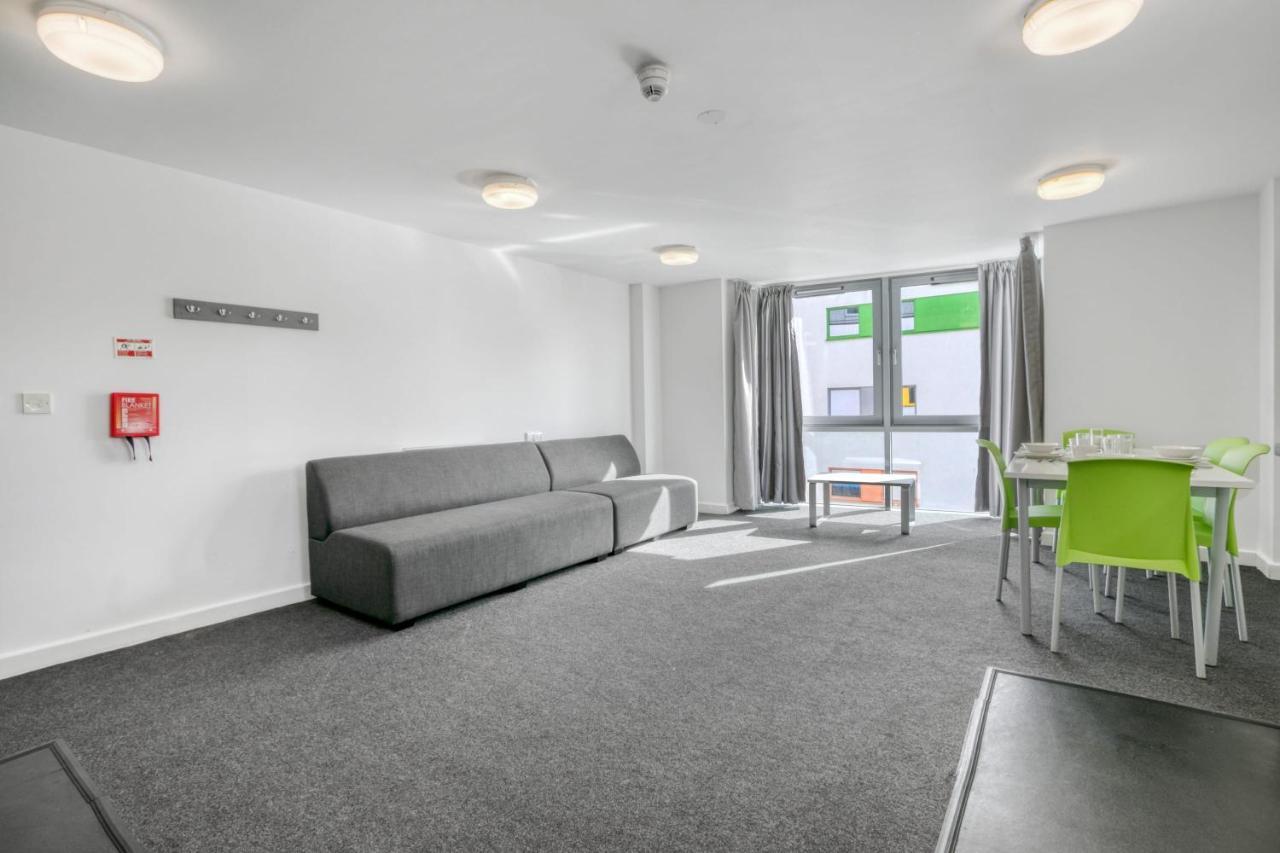 لوتون Central Single Room With Shared Kitchen In Luton المظهر الخارجي الصورة
