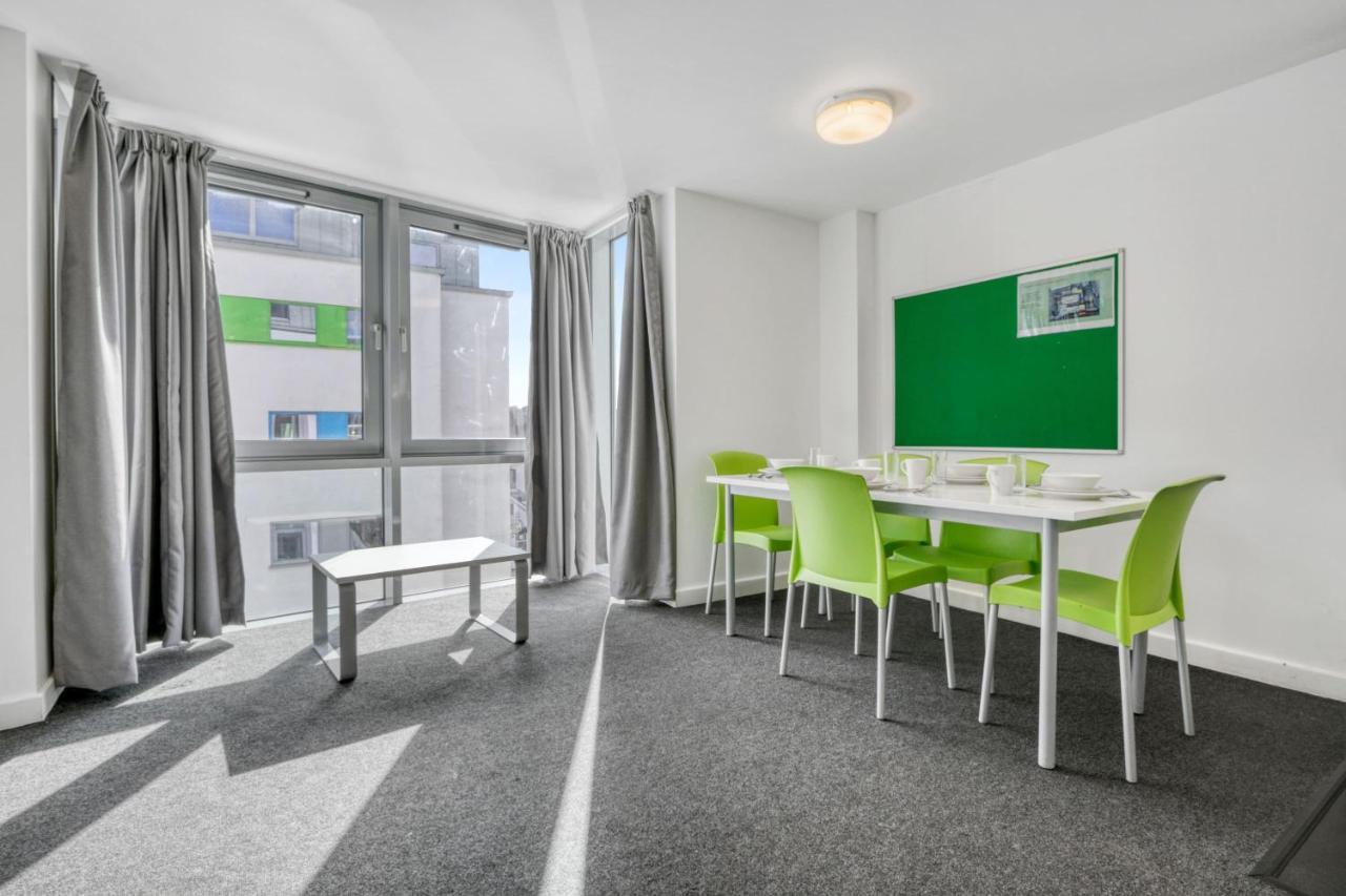 لوتون Central Single Room With Shared Kitchen In Luton المظهر الخارجي الصورة