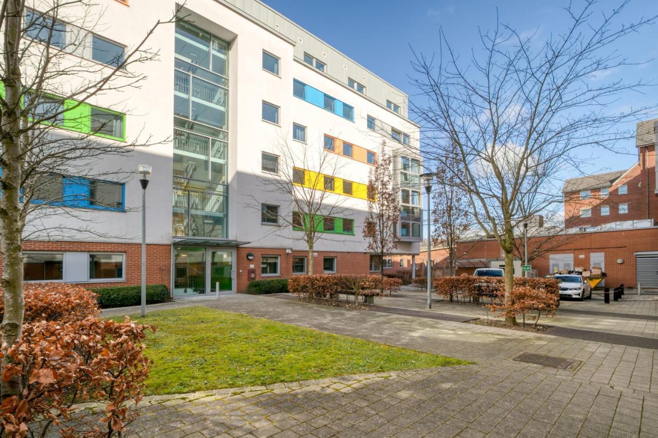 لوتون Central Single Room With Shared Kitchen In Luton المظهر الخارجي الصورة